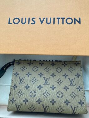 🍒 SOLD 🍒 Louis Vuitton Monogram Canvas Mini Pouch in Brown and Black